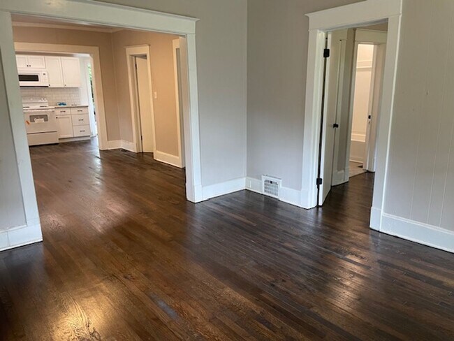 Foto del edificio - 2bd/1ba Bungalow Available Now!!