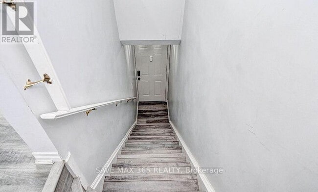 Building Photo - 45-45 Cedarhill Crescent