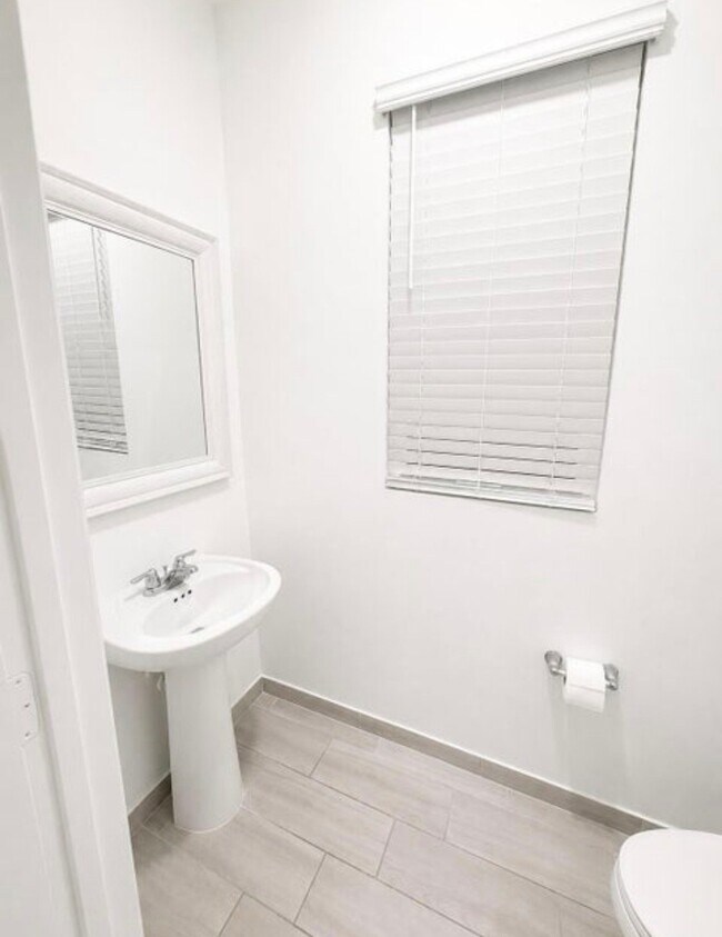 Foto del edificio - 4345 Pond Lily Ln