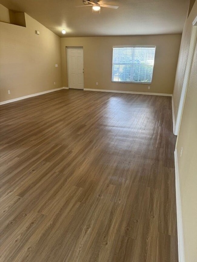 Building Photo - Cape Coral Home!