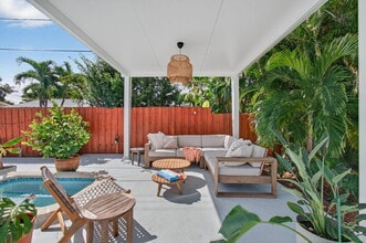 Building Photo - 802 Mallard Dr