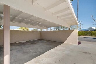 Building Photo - 745 Domingo Dr