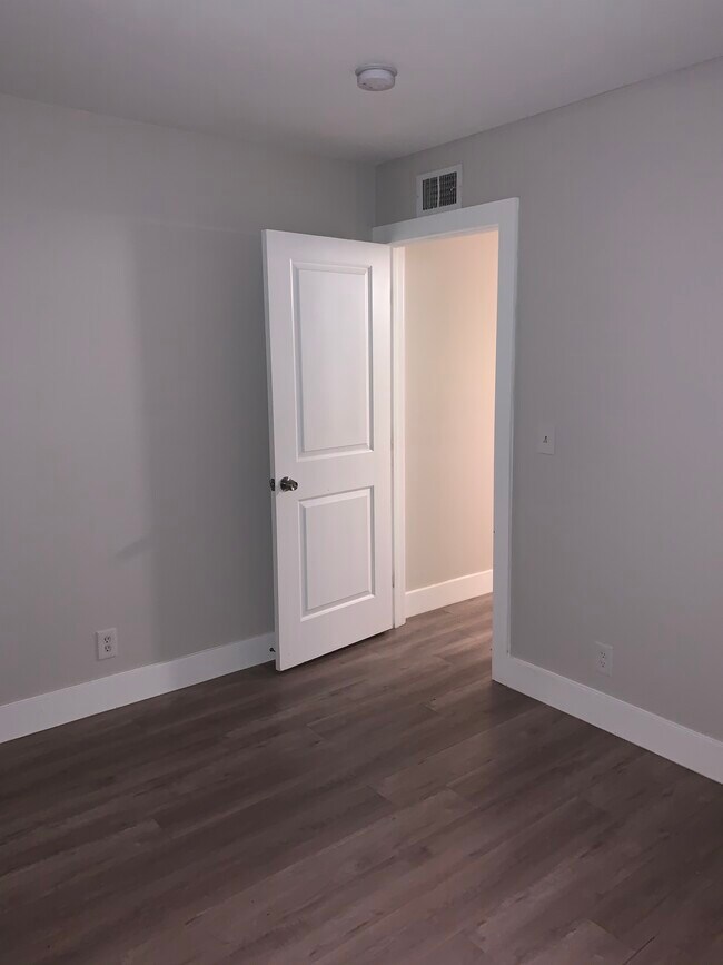 Bedroom exit to hallway - 1355 S Walnut St