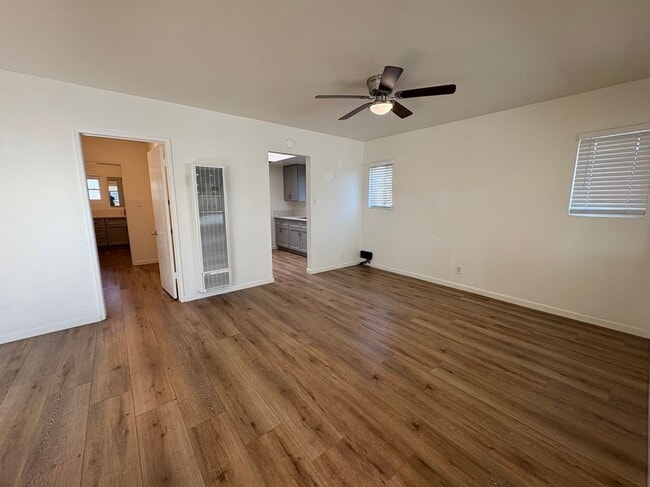 Building Photo - 3011 E 7th St