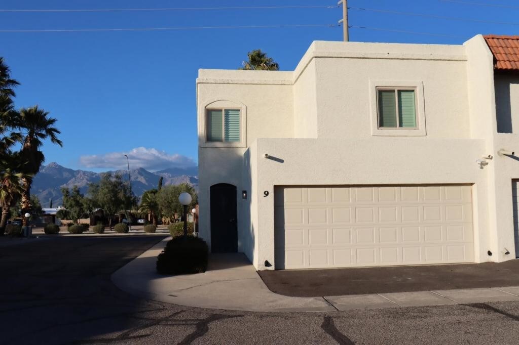 Primary Photo - 9350 E Speedway Blvd, Unit 9