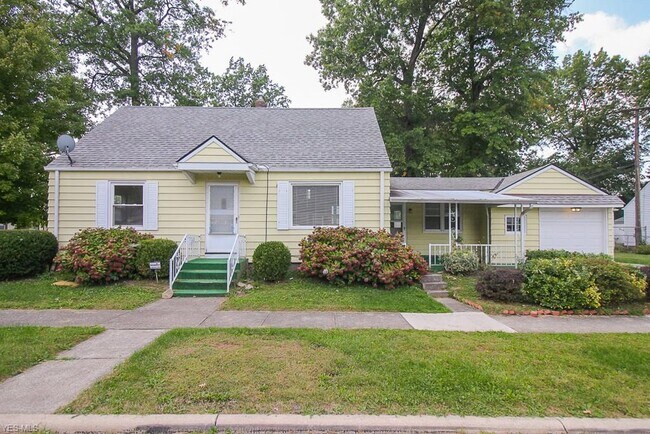 Building Photo - 25291 Briardale Ave