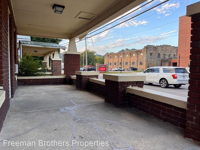 Building Photo - 3 br, 2 bath House - 705 S Kentucky Avenue