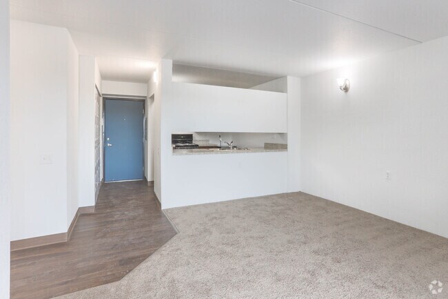 2 BR, 1 BA - 935 SF - Green Hill