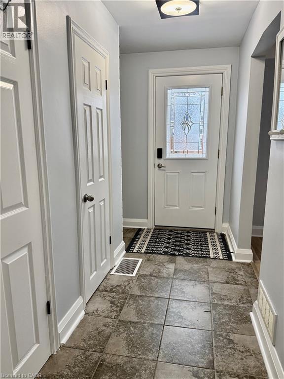 Photo du bâtiment - 145 Brantdale Ave