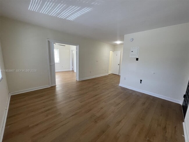 Foto del edificio - 218 Santillane Ave