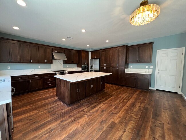 Foto del edificio - Completely Remodeled home in desirable Mou...