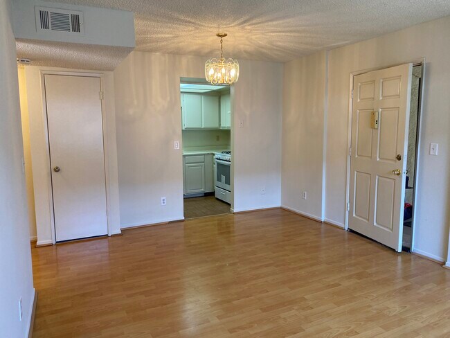 Foto del edificio - 703 Orange Grove Ave