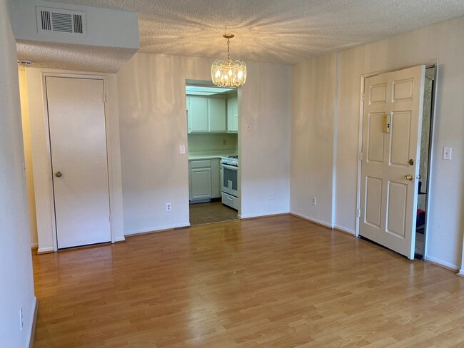 Building Photo - 703 Orange Grove Ave