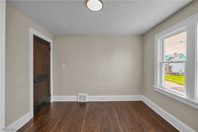 Foto del edificio - 8505 Bancroft Ave