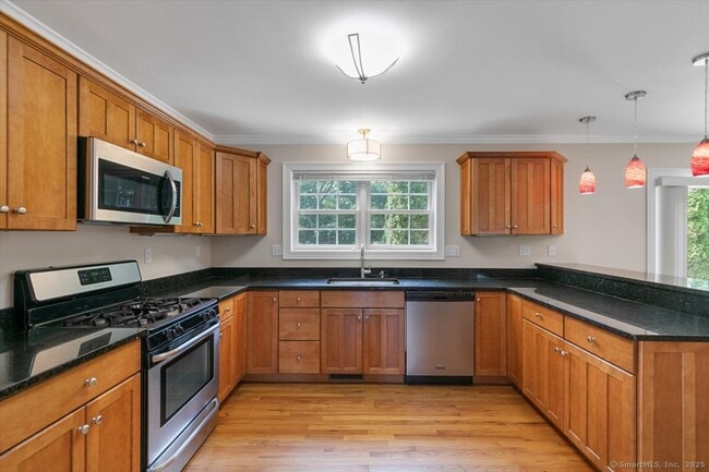 Building Photo - 400 Burr St