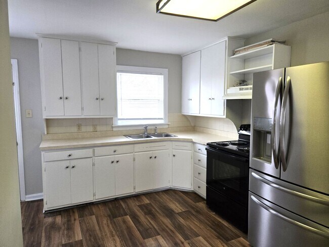 Foto del edificio - 401 Springhill Dr