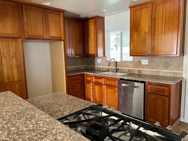 Foto del edificio - 1046 W 187th Pl