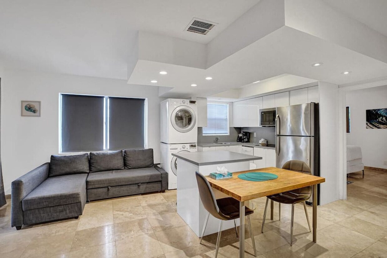 Foto principal - 3215 NE 7th St