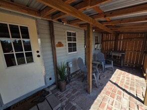 Building Photo - 1525 Oak Ave