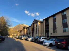 Building Photo - 2244 N Canyon Rd