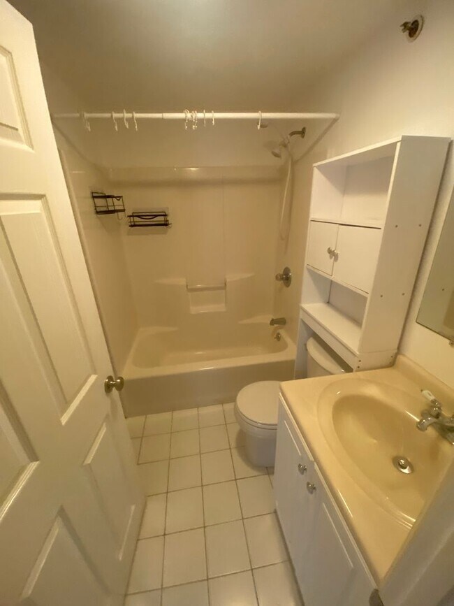 Foto del edificio - Two Bedroom Condo- Walking Distance to Downtown!