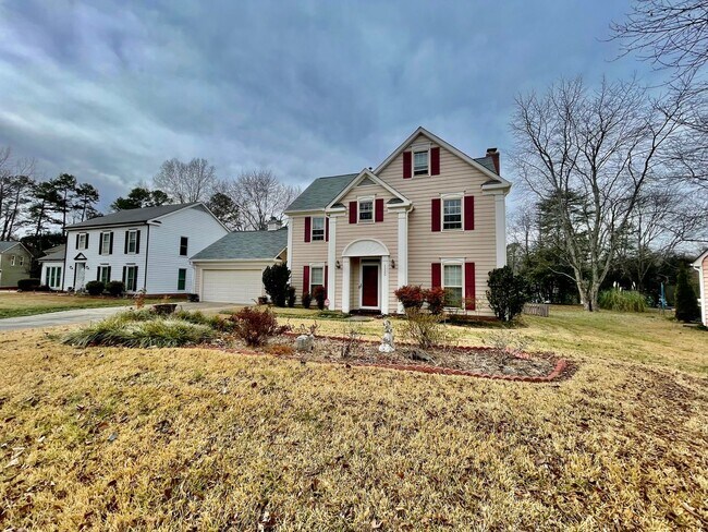 Foto del edificio - Welcome to this beautiful 4-bedroom, 2.5 bathroom home located in the vibrant city of Charlotte, NC