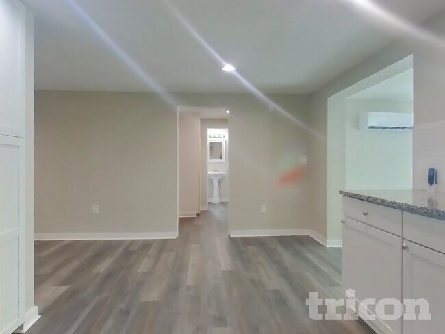 Foto del edificio - 7330 Cass Cir