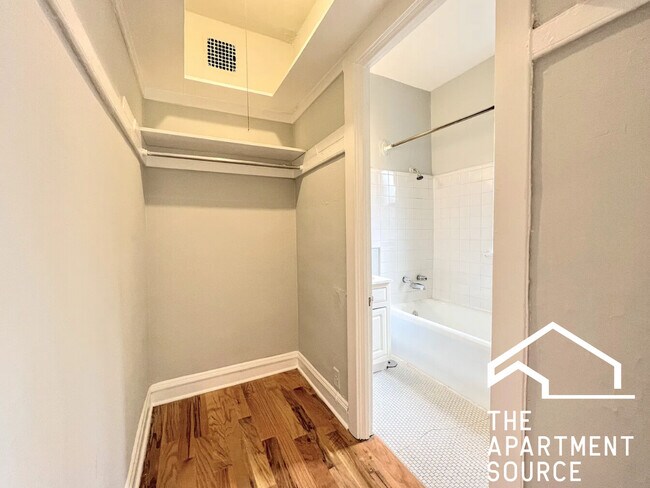 Foto del edificio - 4616 N Paulina St