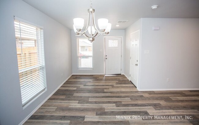 Building Photo - 5527 Kemper St