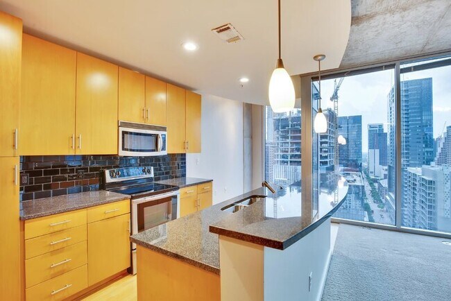 Building Photo - 360 Nueces St