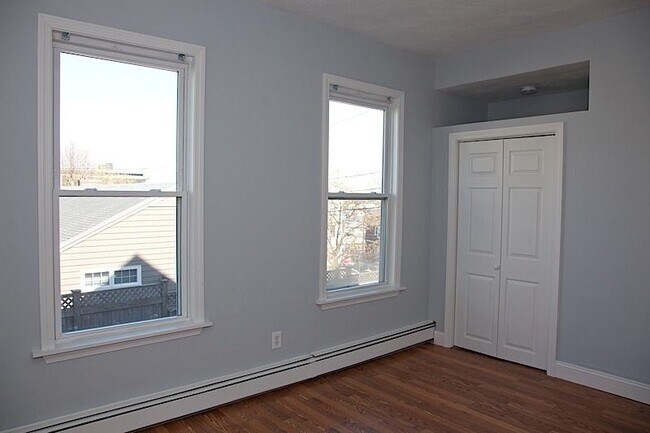 Foto del edificio - 3.0 bedroom in Somerville Massachusetts 02143