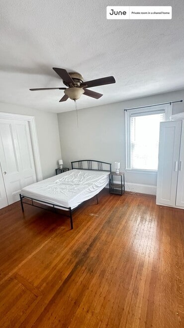 Building Photo - Room in Shared 3 bed/1 bath home