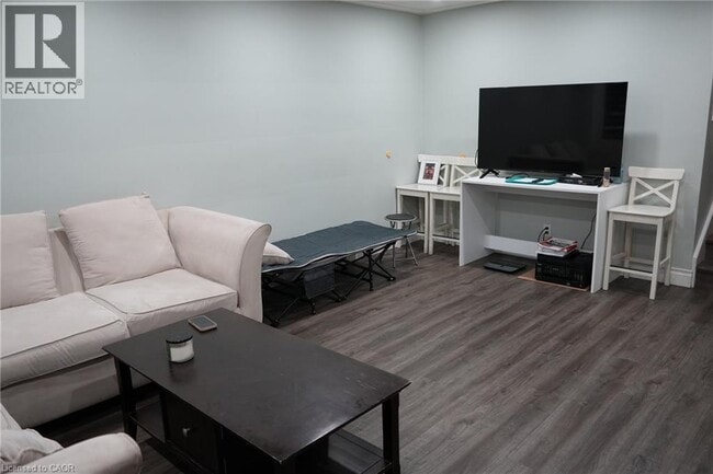 Photo du bâtiment - 34 Appalachian Crescent