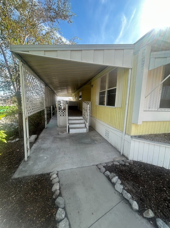 Building Photo - 3601 E Wyoming Ave