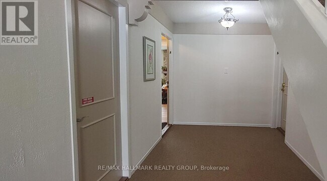 Building Photo - 216 Equestrian Dr