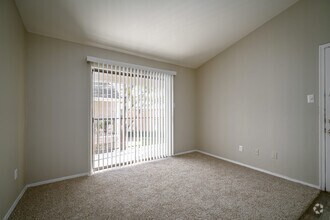 1BR, 1BA - 540SF - Westlake at Summer Cove