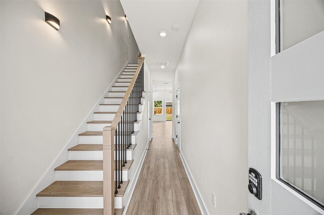 Building Photo - 443 Hahlo St