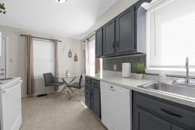 Foto del edificio - 2235 Barrymore Ave