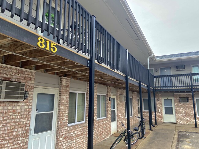 Foto del edificio - 707 Oakcrest St