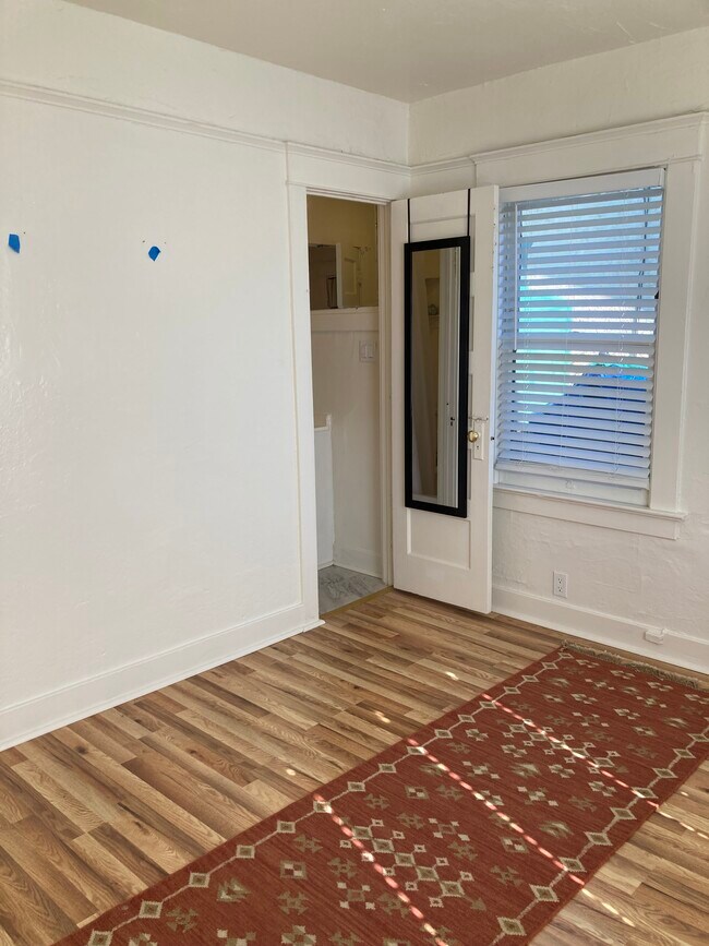 Foto del edificio - 129 S Broadway