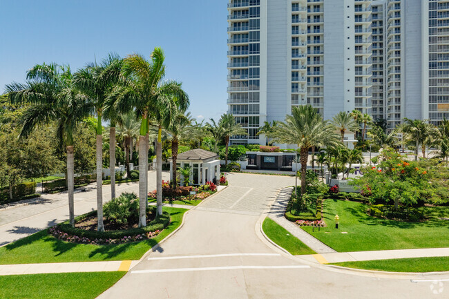 Building Photo - Water Club North Palm Beach