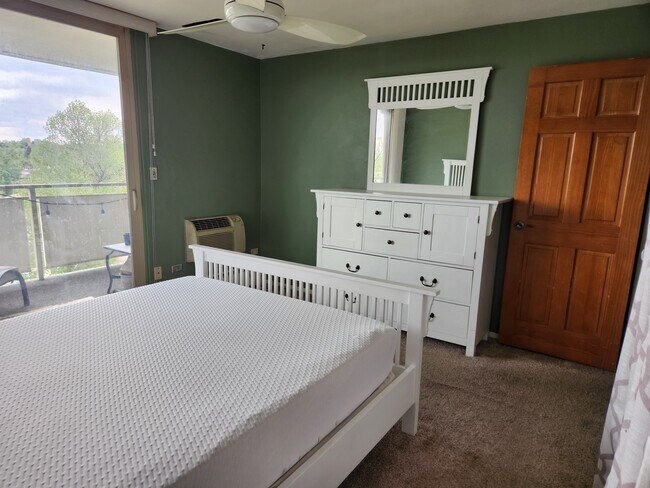 Foto del edificio - 4600 E Asbury Cir 512
