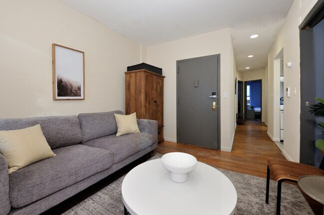 Foto del edificio - 356 W 37th St