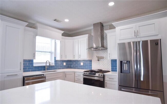 Building Photo - 6616 Splashwater Dr