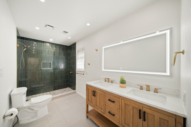 Foto del edificio - 4506 Reva Way NE