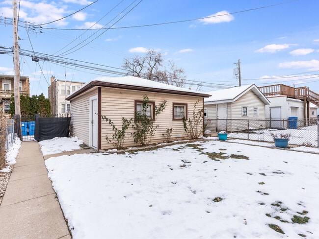 Foto del edificio - 3345 N Springfield Ave