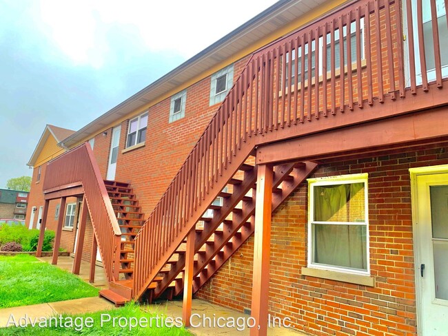 Building Photo - 410-440 W Palatine Rd