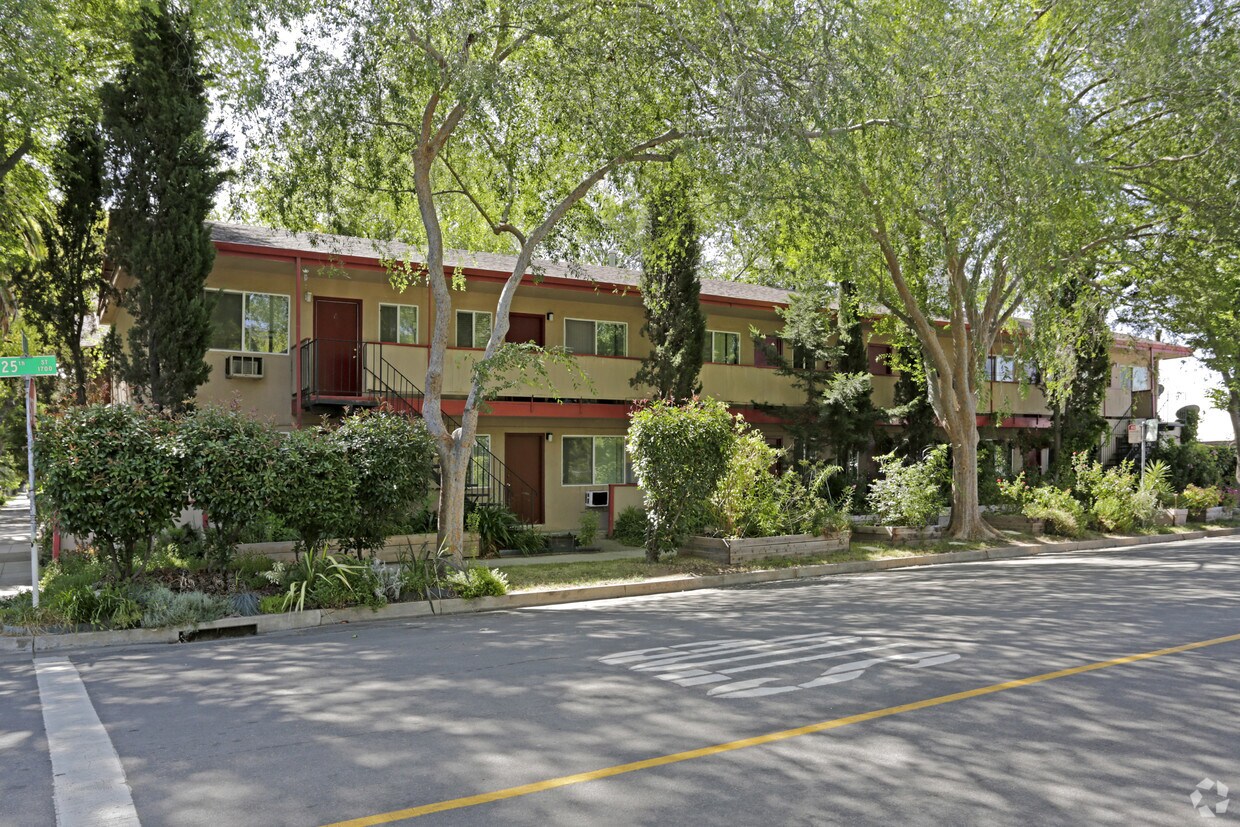 Primary Photo - 2500 Q St