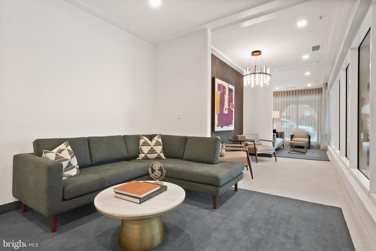 635 Slaters Ln Unit 210, Alexandria, VA 22314 Room for Rent in