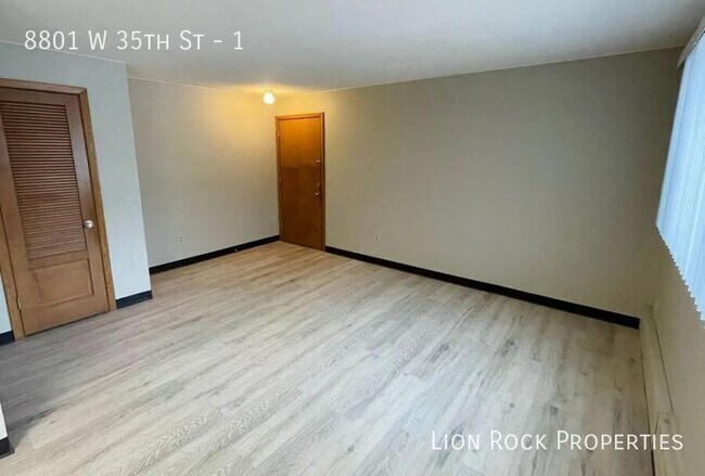 Foto del edificio - 8801 W 35th St